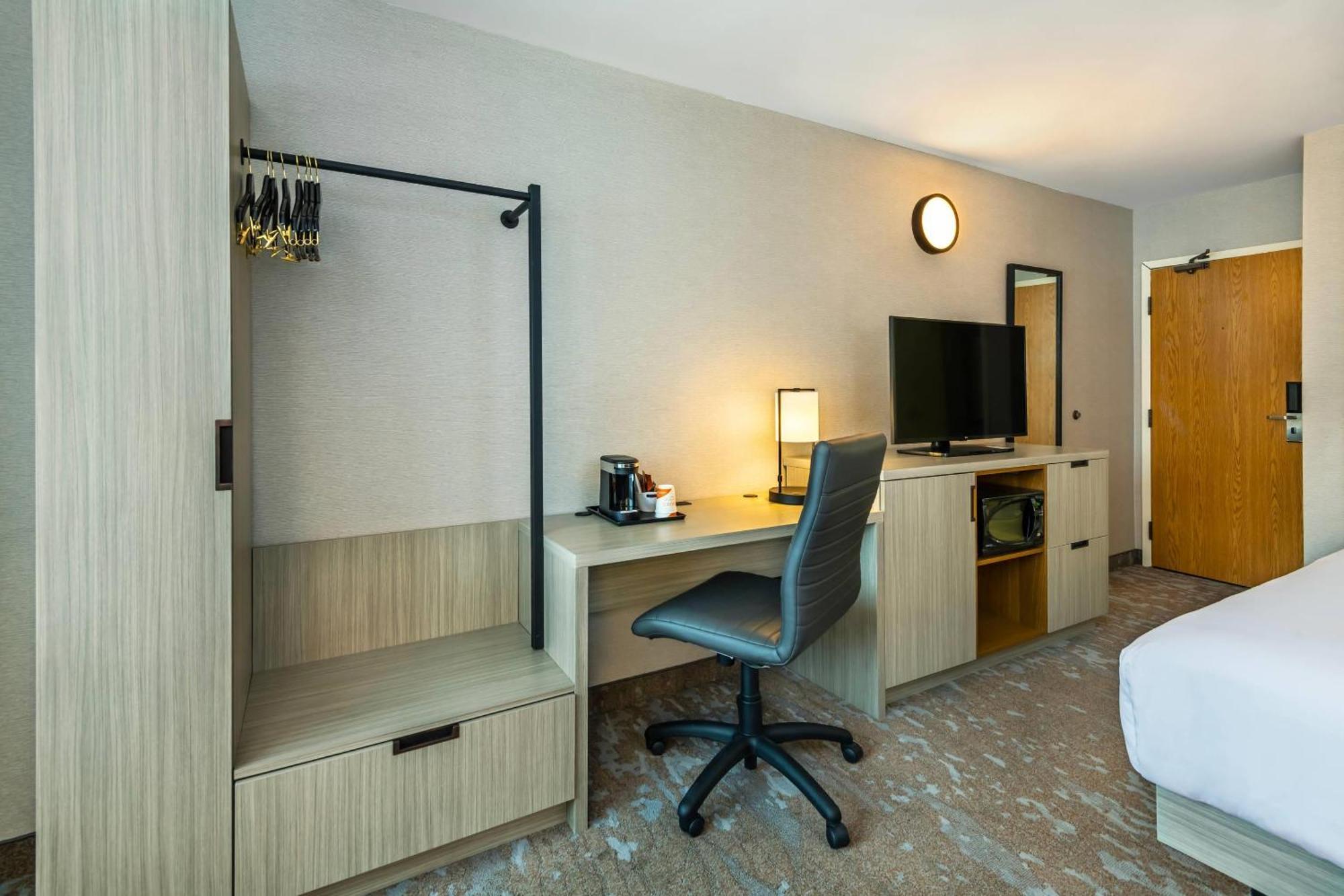 Comfort Inn Gatineau Bagian luar foto